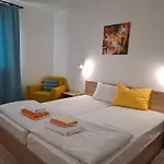 Viva Hotel *